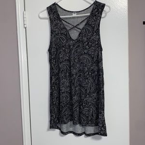 Size M long flowy tank‎ top with a fun design from Old Navy